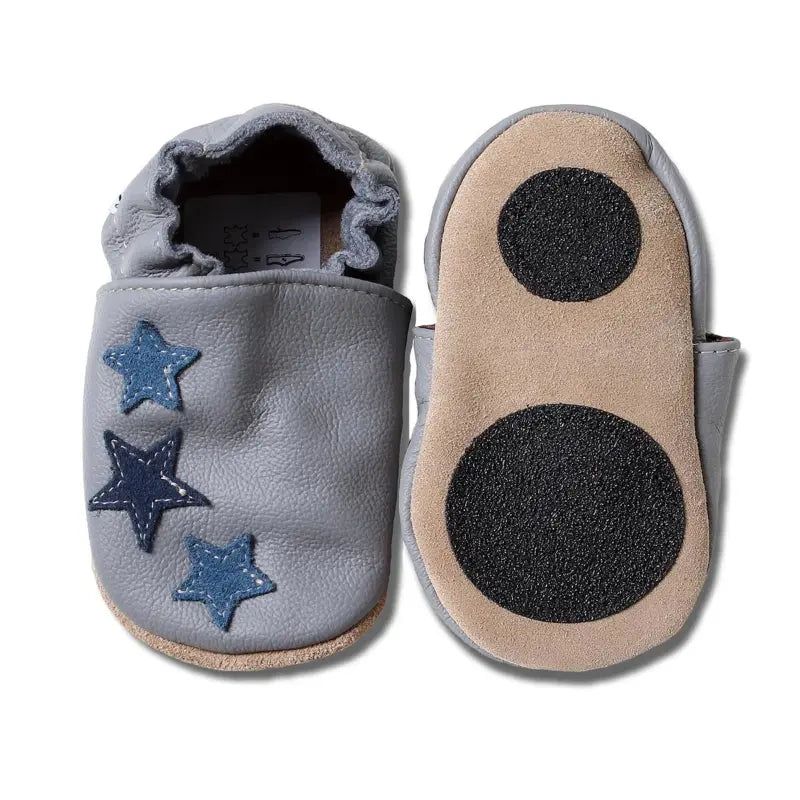 Hobea babyslofjes extra antislip grau mit blauen Sternchen