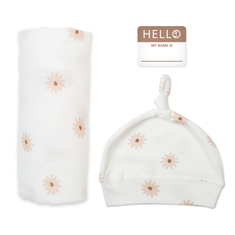 Lulujo Hello World Swaddle & Hat - Daisies