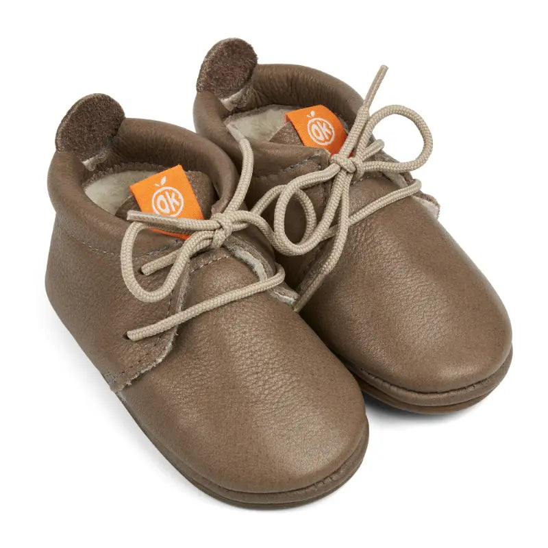 Orangenkinder babyslofjes Amigo Lace Up Uni Beige gevoerd