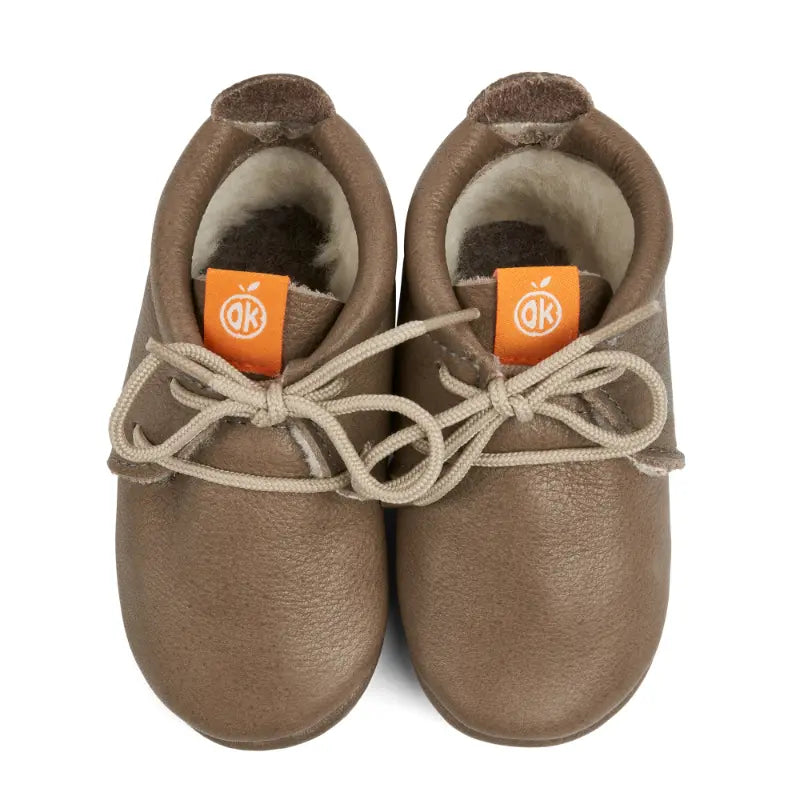 Orangenkinder babyslofjes Amigo Lace Up Uni Beige gevoerd